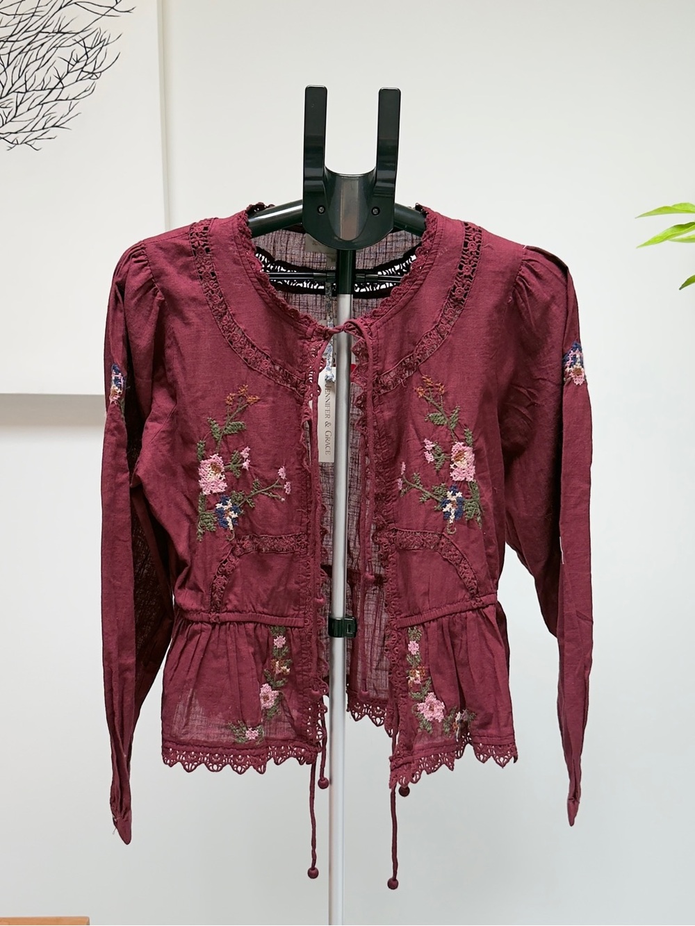 Jennifer & Grace Women’s Burgundy Embroidered Lace Tie Front Blouse Size M